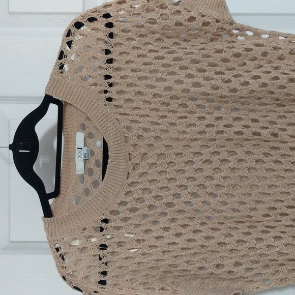 #312Forever 21 Women's Eyelet Short Sleeve Cream Sweater. Size: Medium - Picture 2 of 8